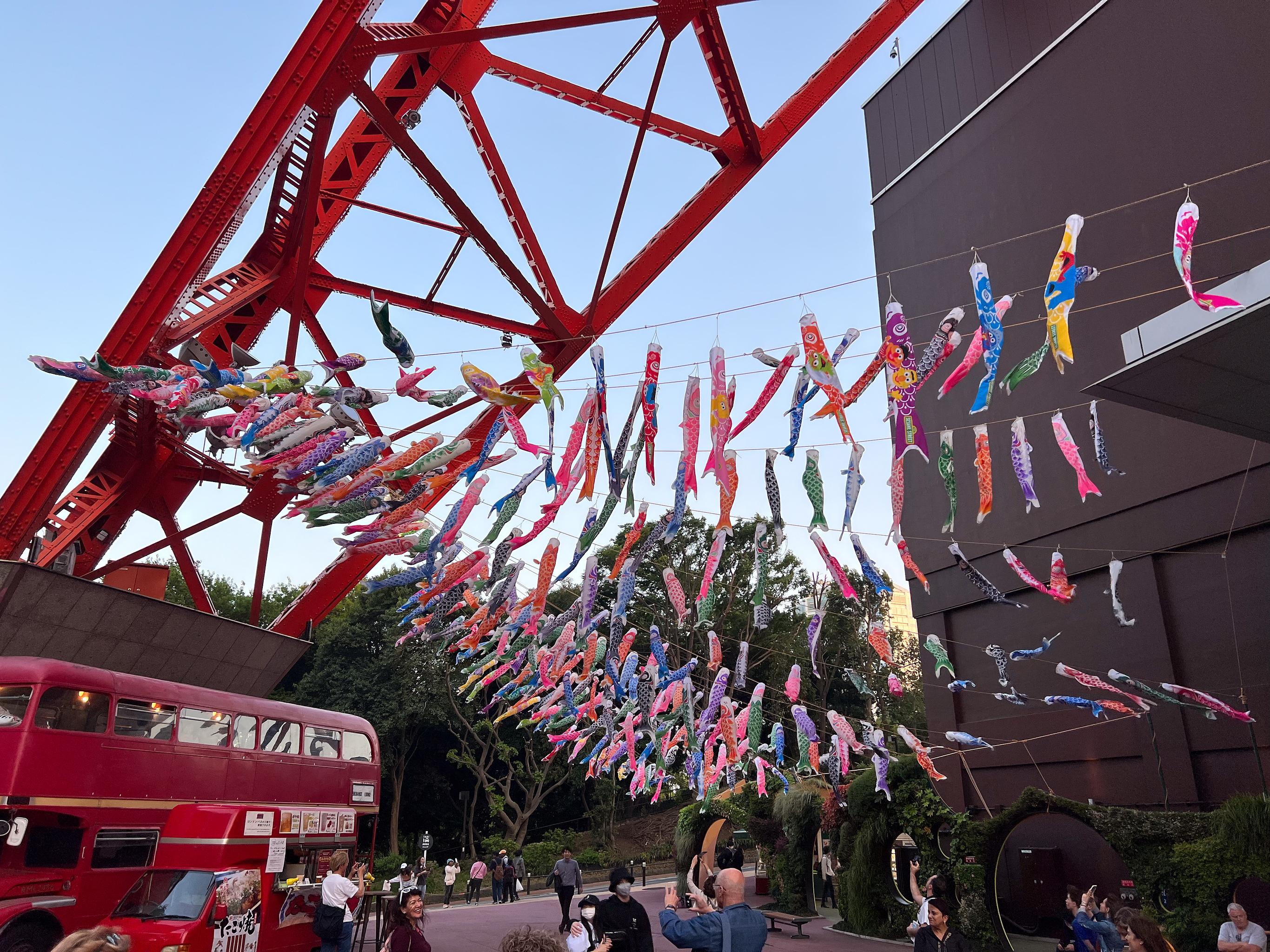 000010-tokyo-tower-bottom-entrance