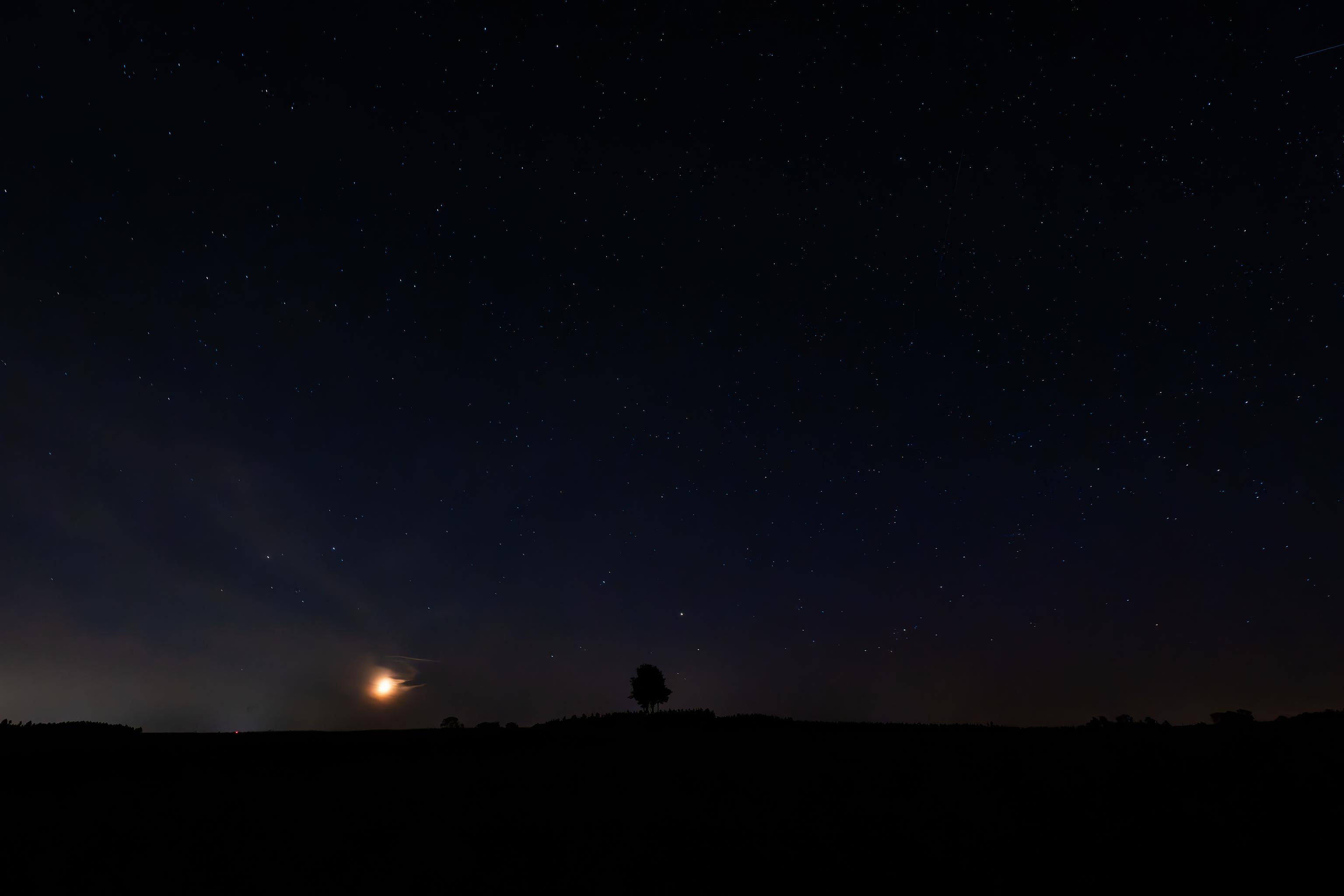 000130-nightsky-moon