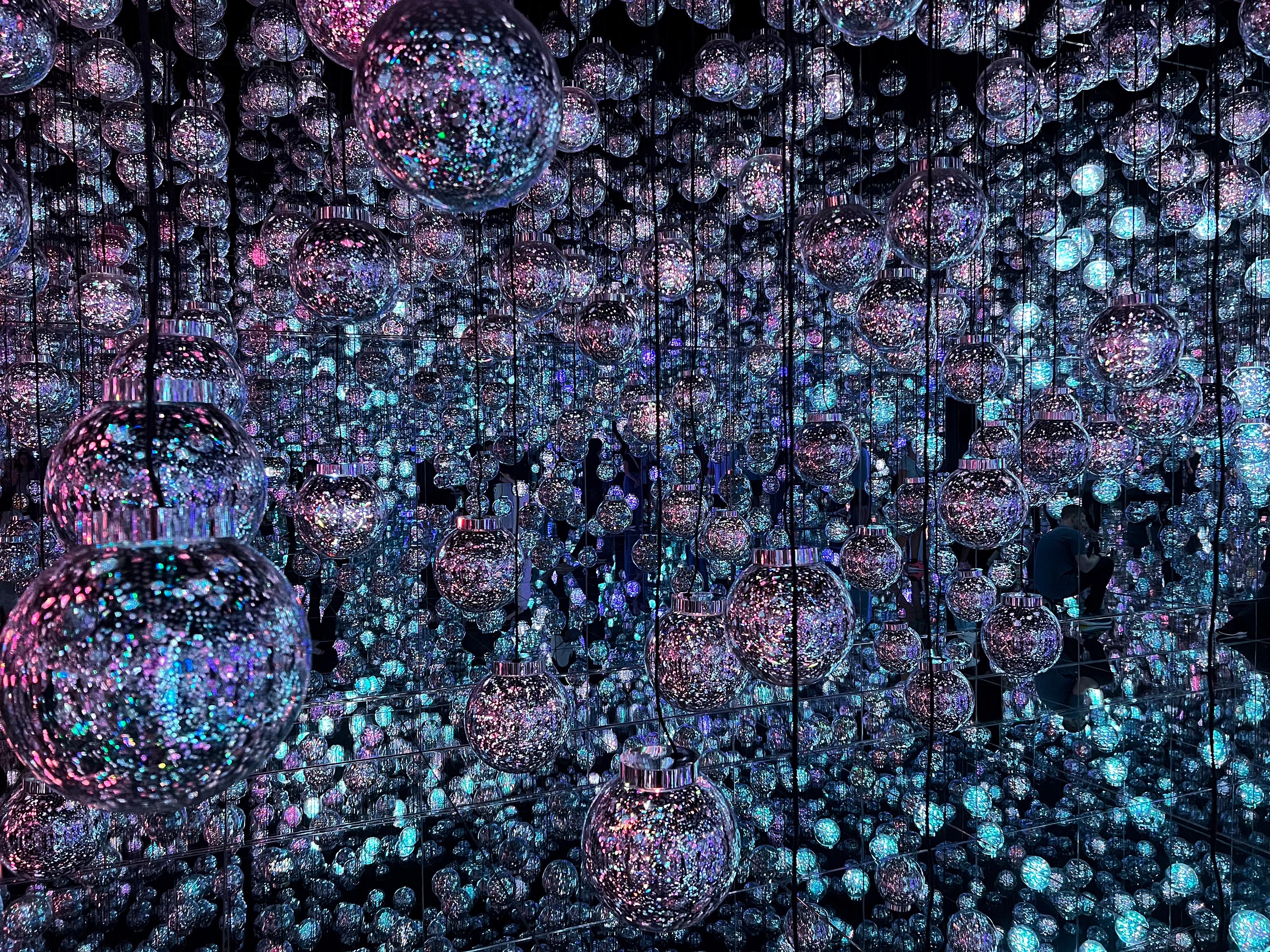 000150-tokyo-teamlabs-spheres