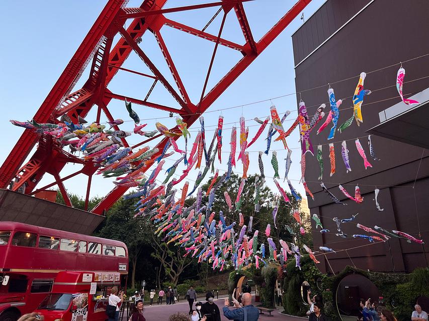 000010-tokyo-tower-bottom-entrance