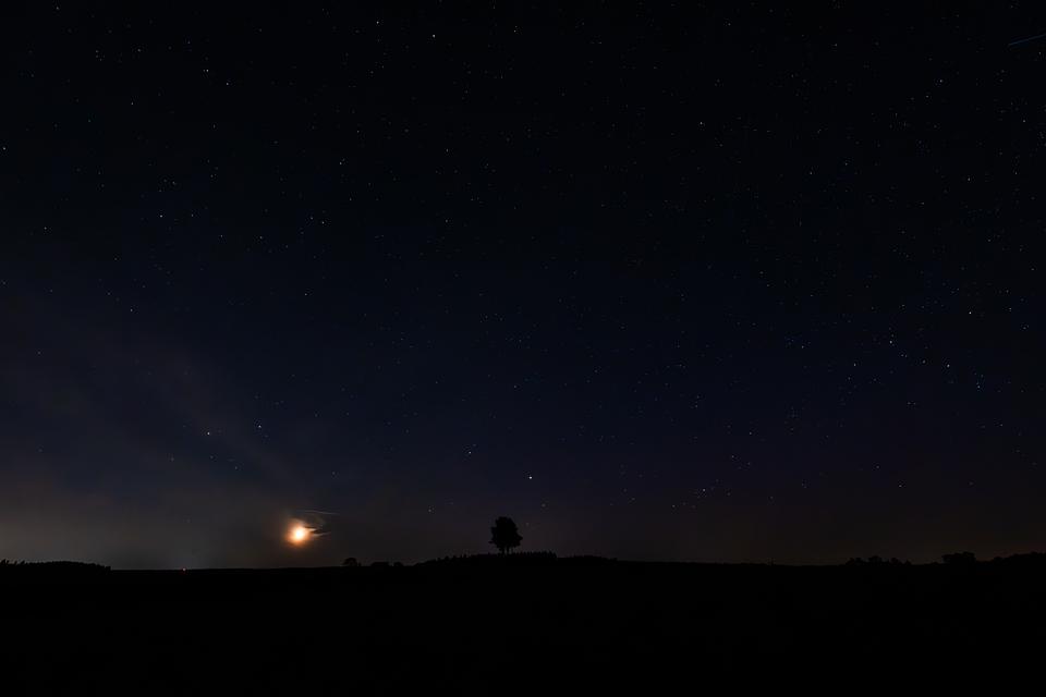 000130-nightsky-moon